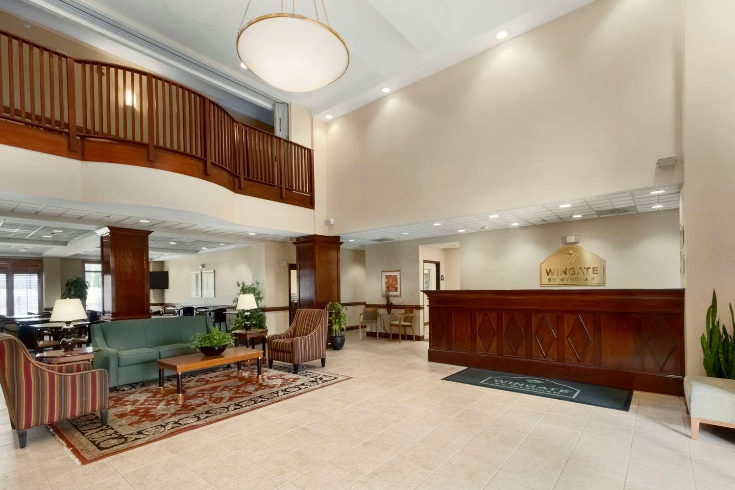 Vista Lobby WINGATE BY WYNDHAM CHARLOTTE AIRPORT SOUTH/ I-77