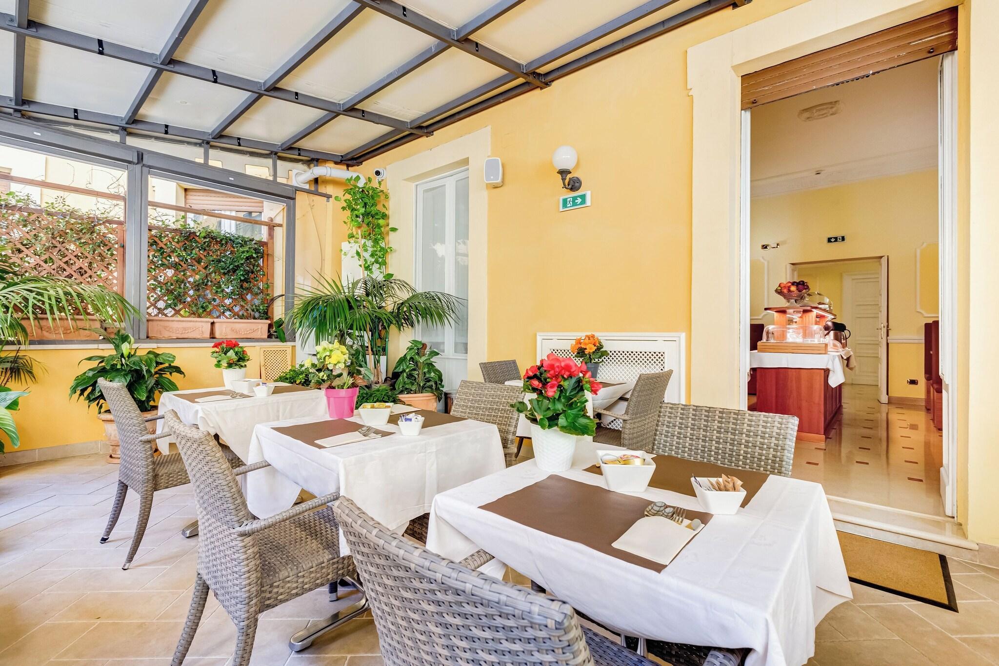 Varios Hotel Cellini