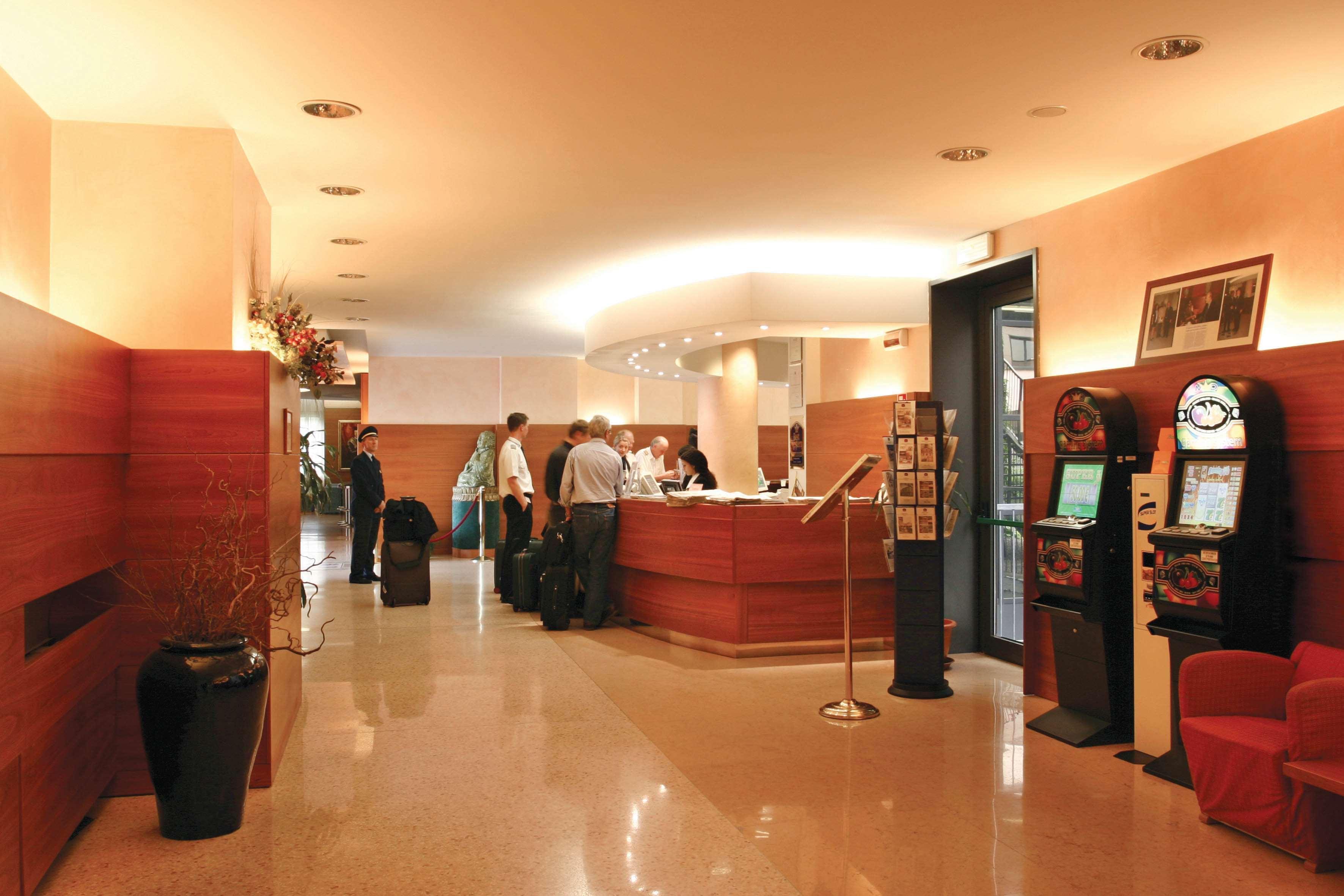 Vista Lobby Best Western Hotel Cavalieri Della Corona
