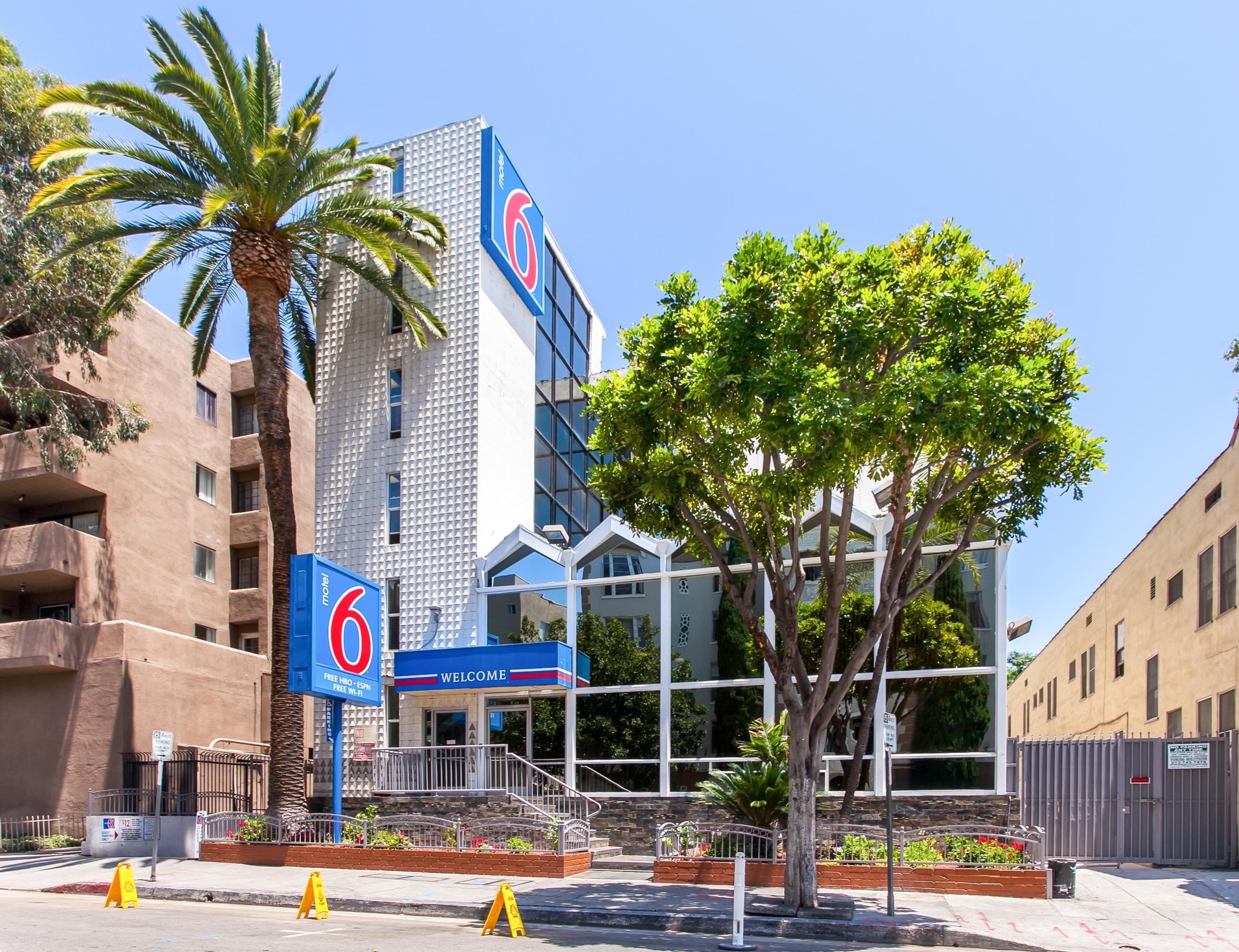 Vista Exterior Motel 6 Hollywood