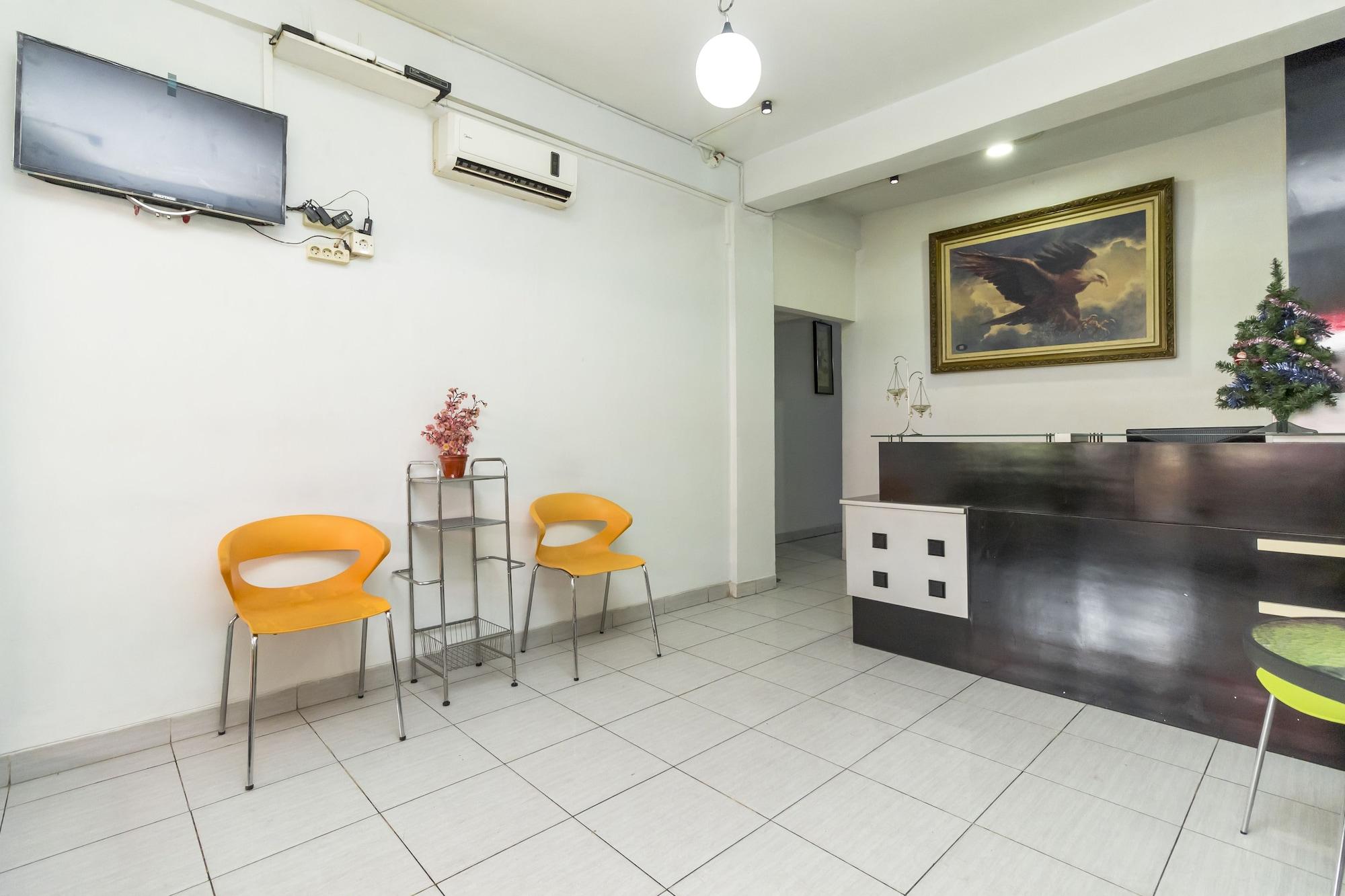 Vista Lobby Reddoorz near Gajah Mada Plaza 2