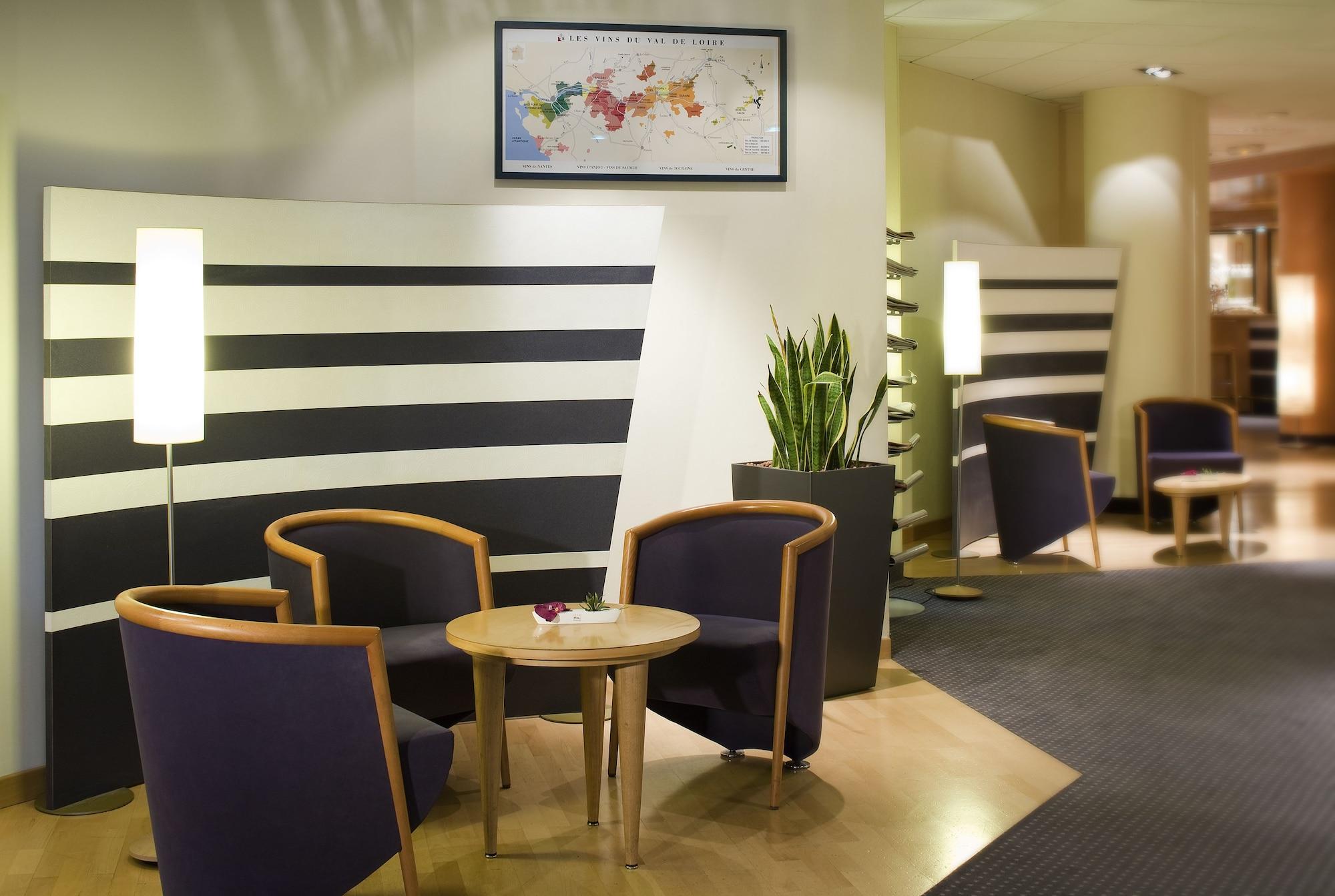 Vista Lobby Mercure Angers Centre De Congres