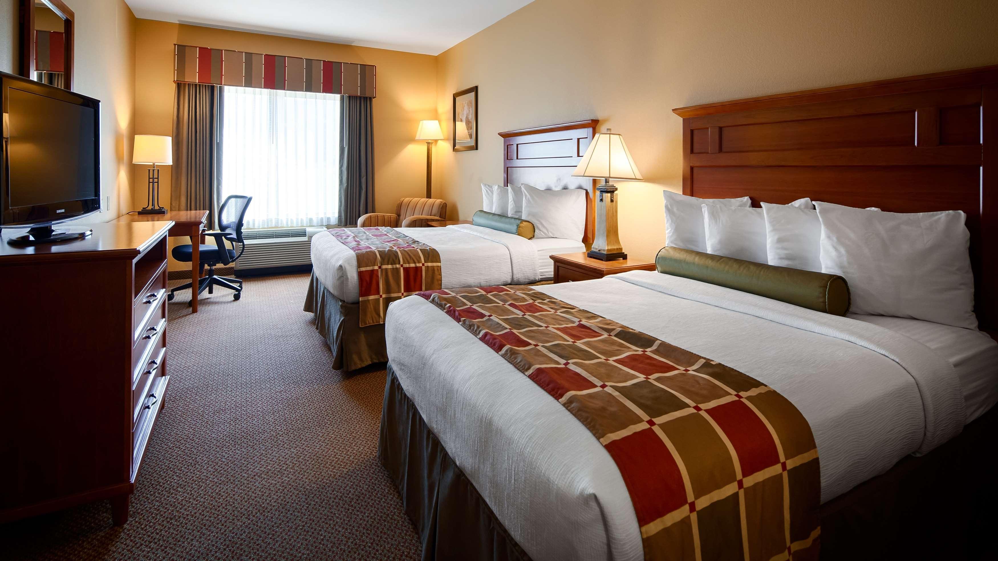 Vista Exterior Best Western Plus University Park Inn & Suites