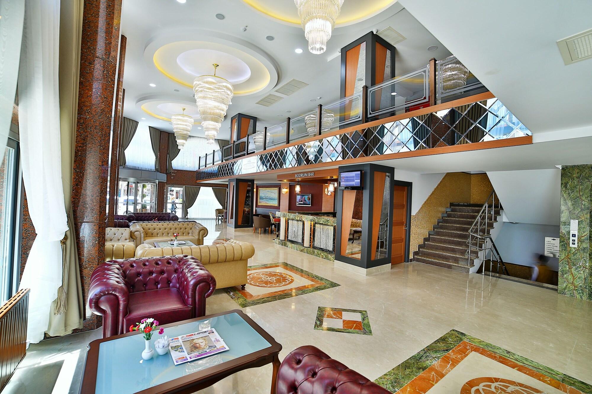 Vista Lobby Marathon Hotel