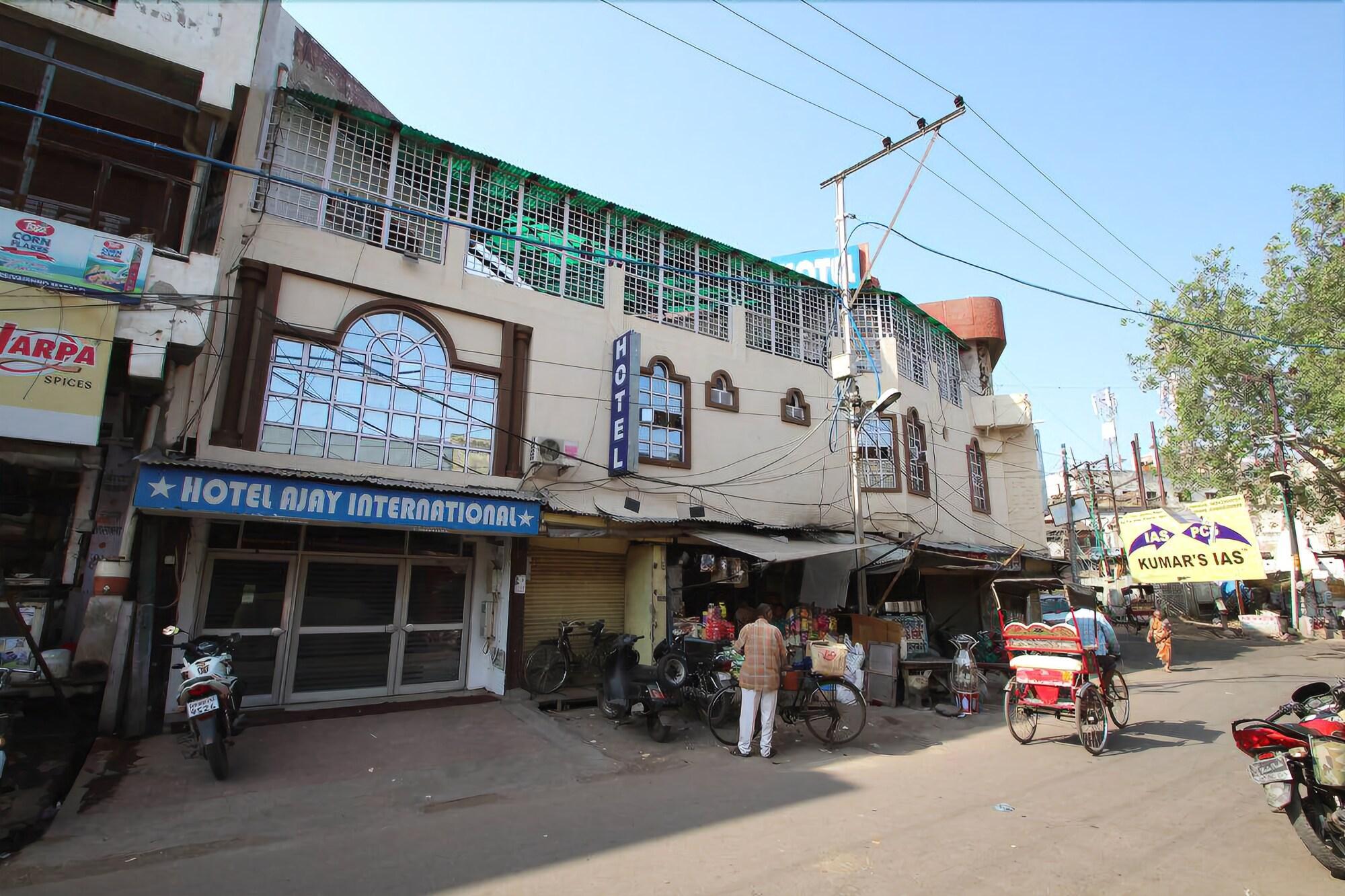 Vista Exterior Hotel Ajay International