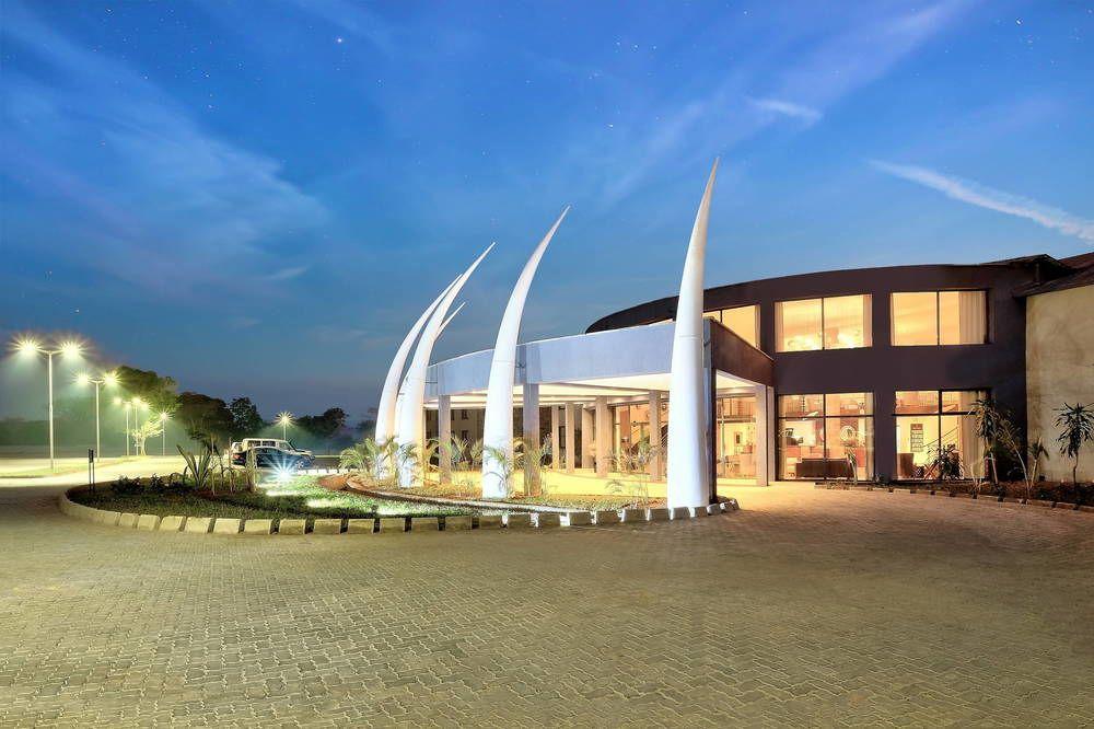 Vista da fachada Protea Hotel Ndola