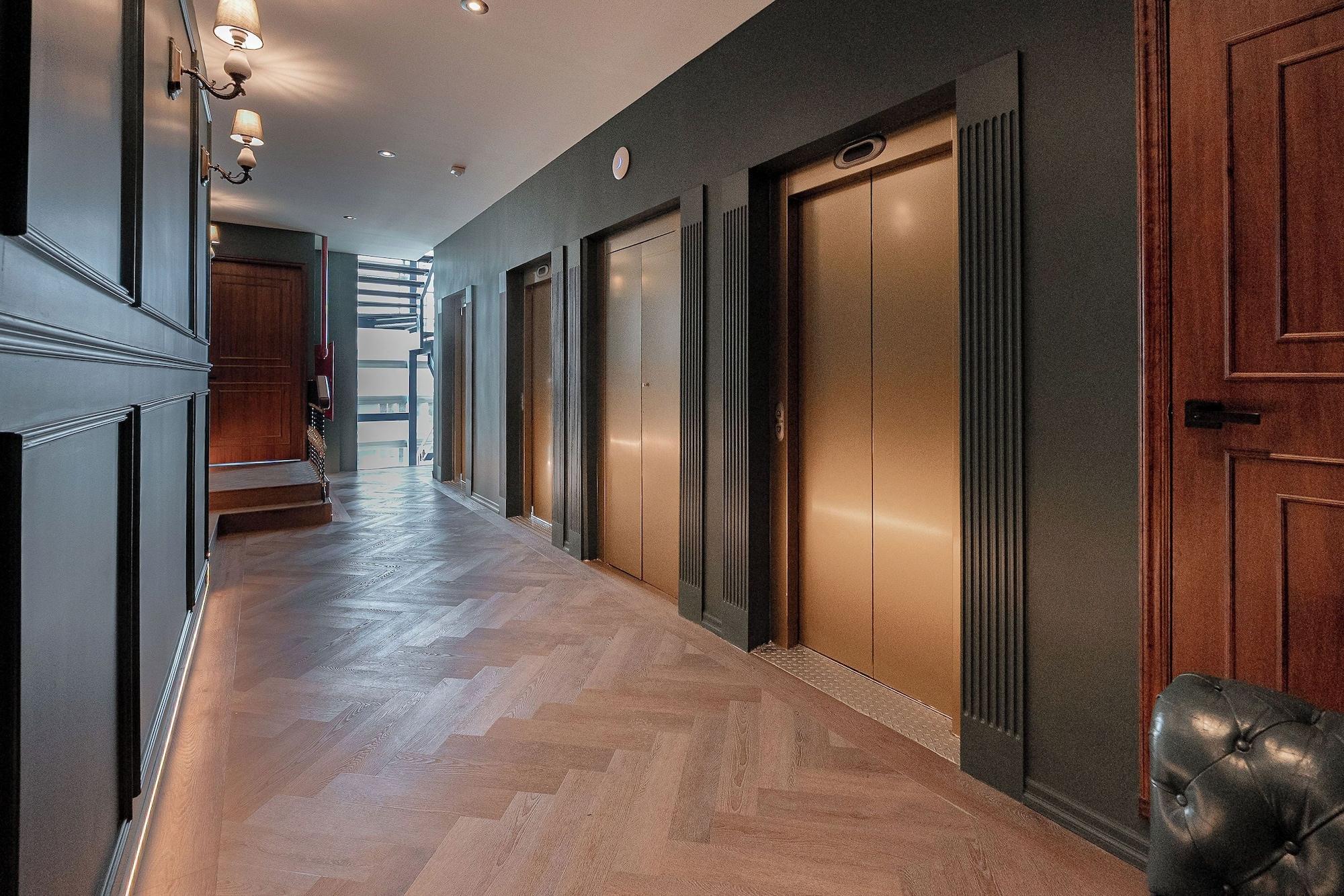 Varios The Urban Muse suite