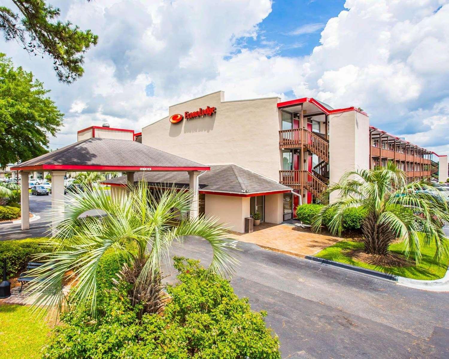 Vista Exterior Motel 6 Summerville, SC – Azalea Square