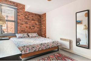 Alojamiento - Cozy 2-bedroom apartment in welcoming Liverpool with WiFi