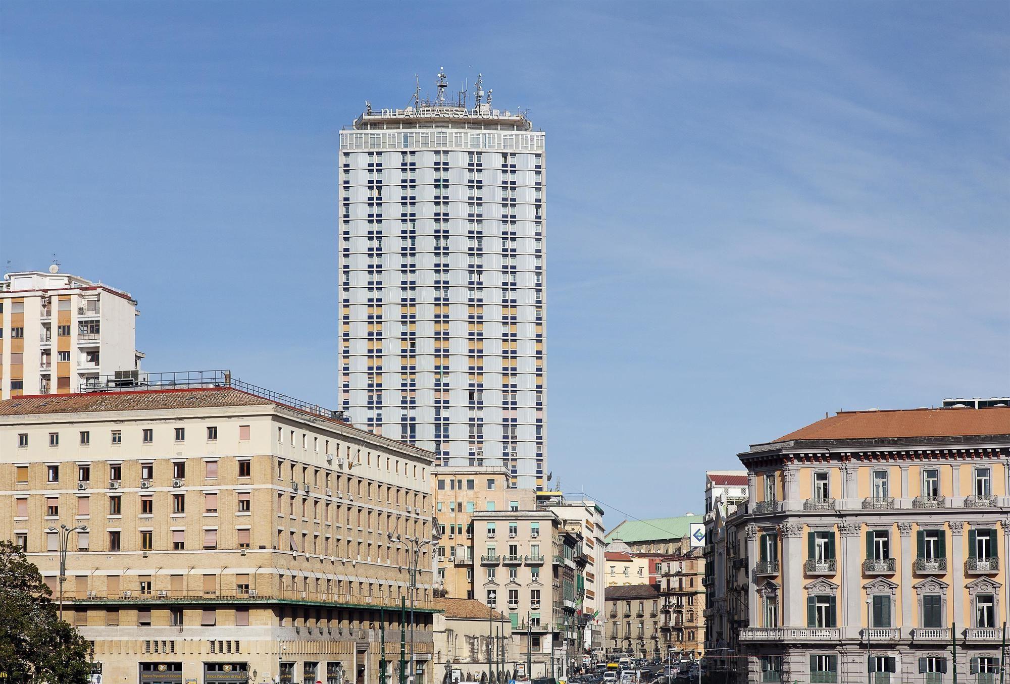 Vista da fachada NH Napoli Ambassador