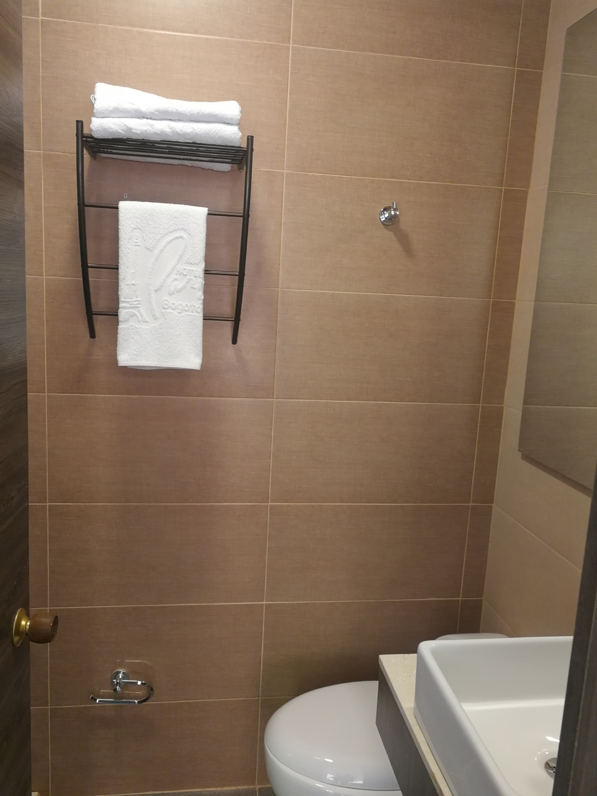 Comodidades del Alojamiento Paris Hotel Bogota
