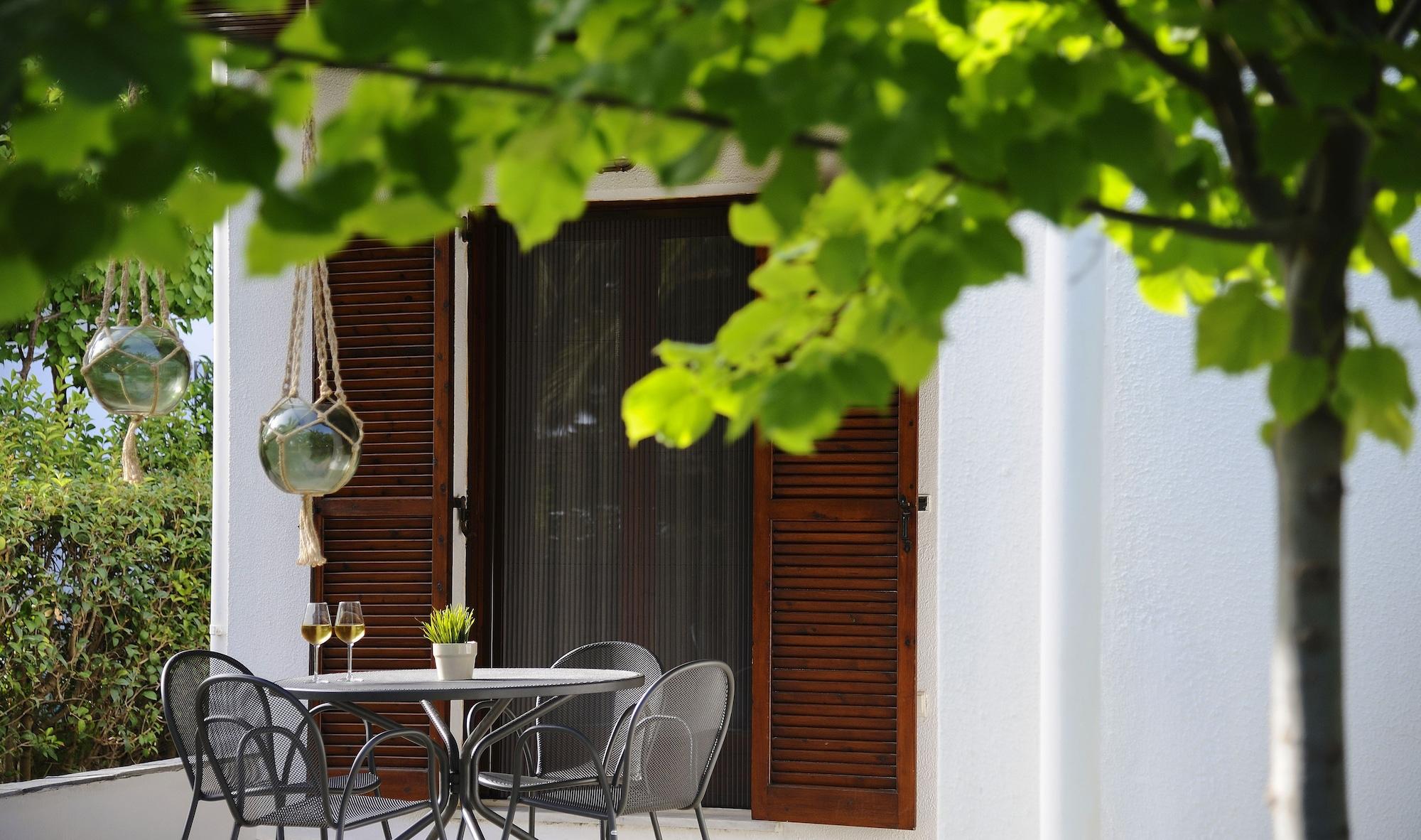 Vista Exterior Trikorfo Beach