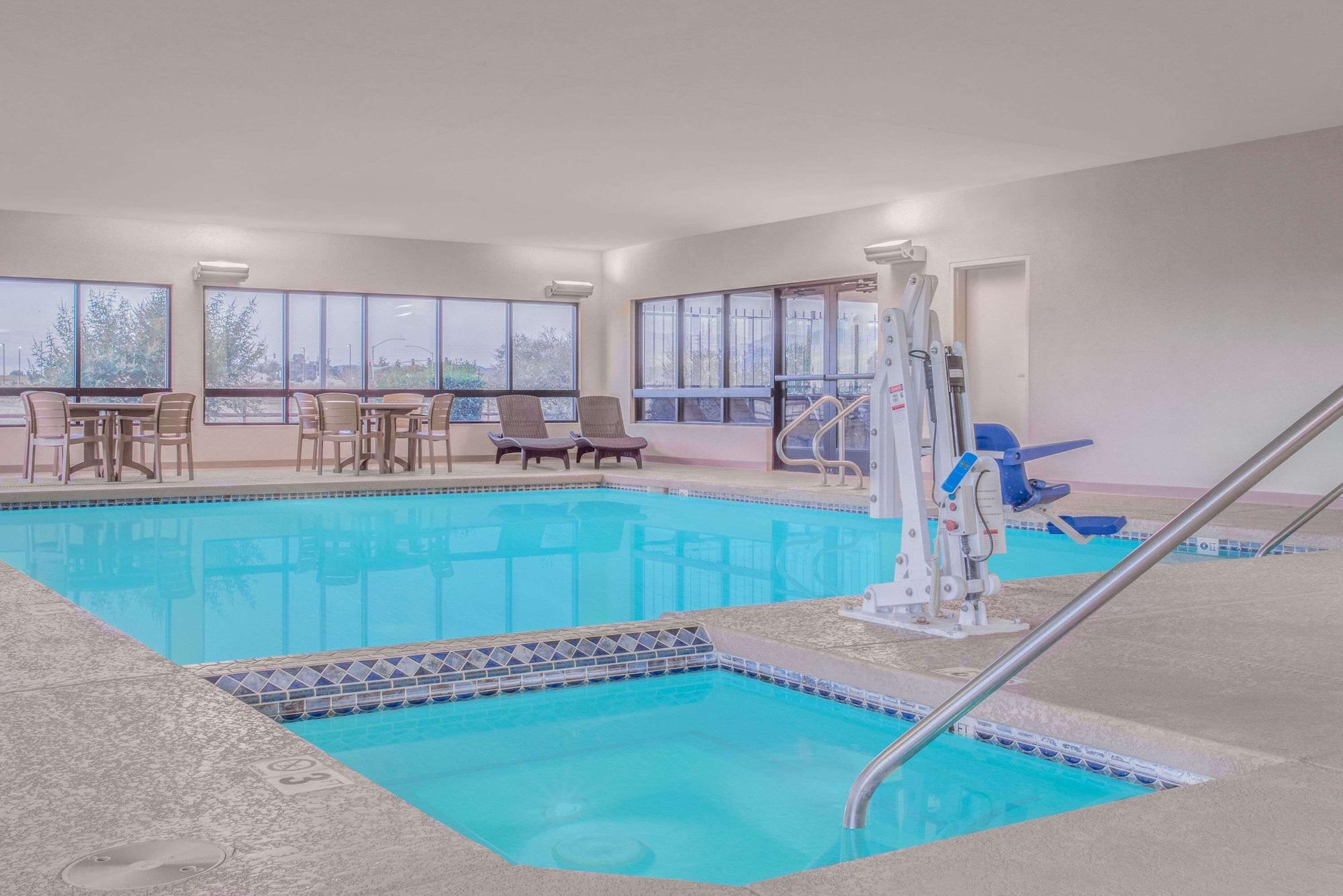 Vista Piscina Days Inn by Wyndham Chino Valley