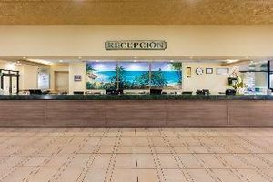 Alojamiento - The Royal Islander - An All Suites Resort