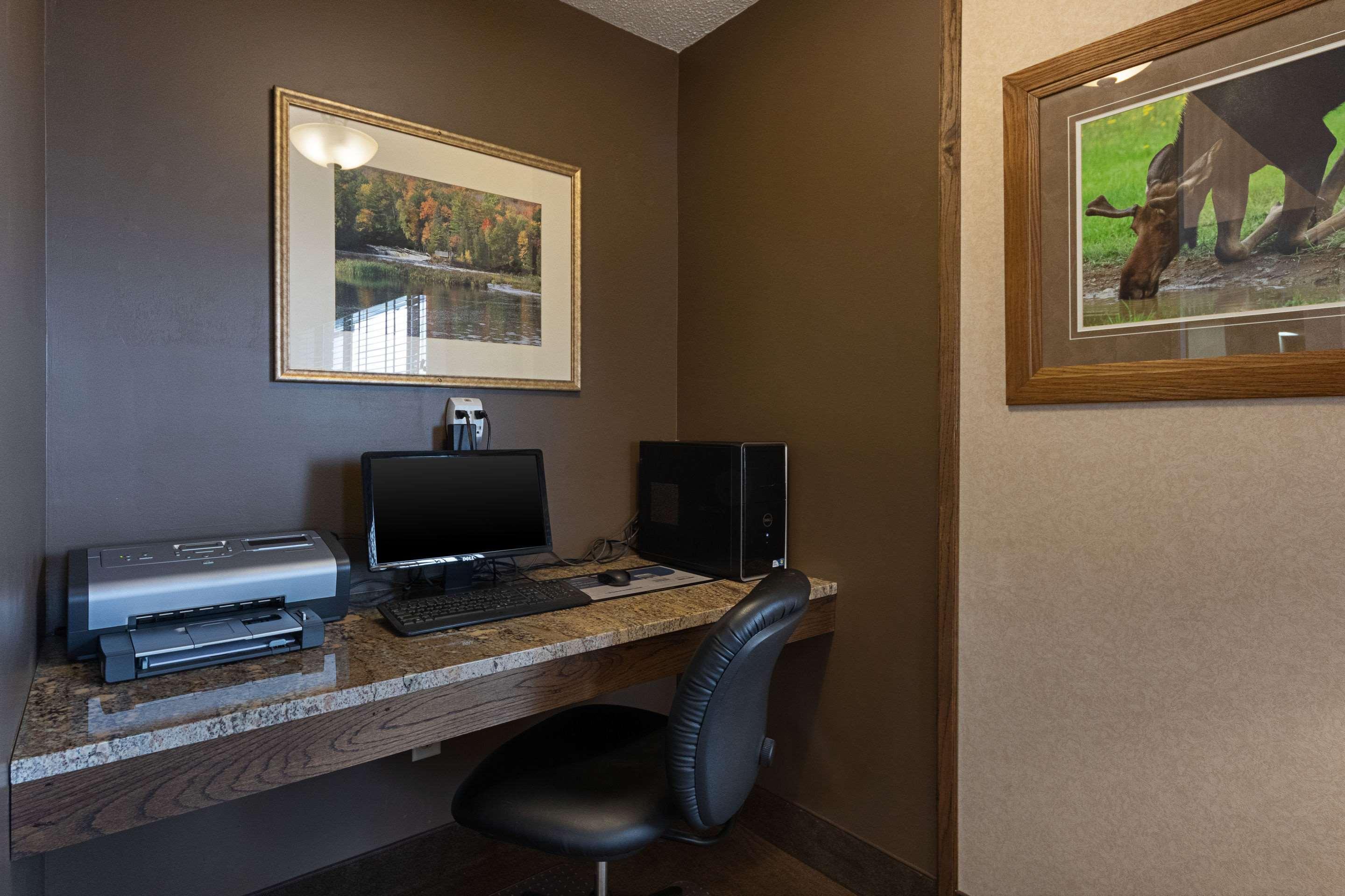 Centro de Negocios Quality Inn & Suites Manistique Area