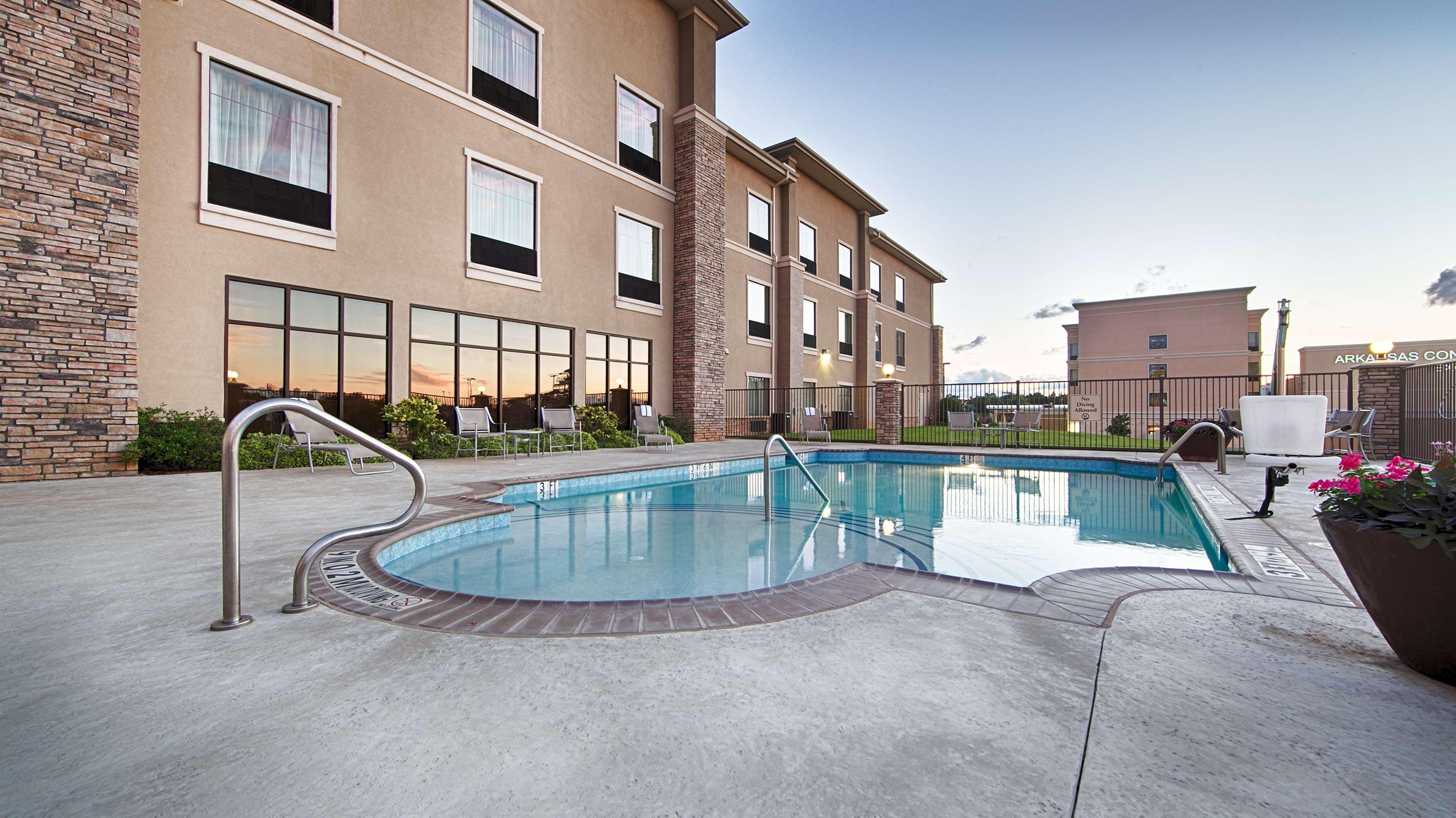 Vista Piscina Best Western Plus Texarkana Inn & Suites