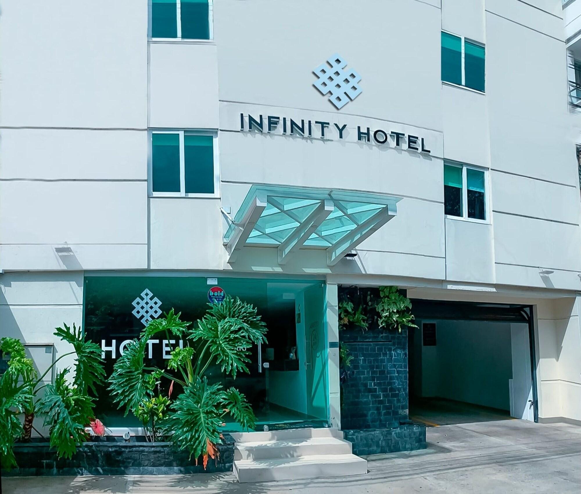 Vista Exterior Hotel Infinity Medellin