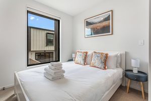 Renta temporal - Fresh Grey Lynn 2BR unit w/ Patio by Zodiak Stays