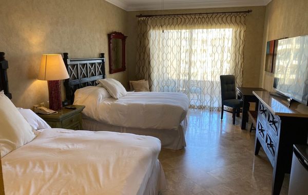Studio Beachfront Villa - on Medano Beach w/ Ocean Views - Hoteles con jacuzzi en Cabo San Lucas