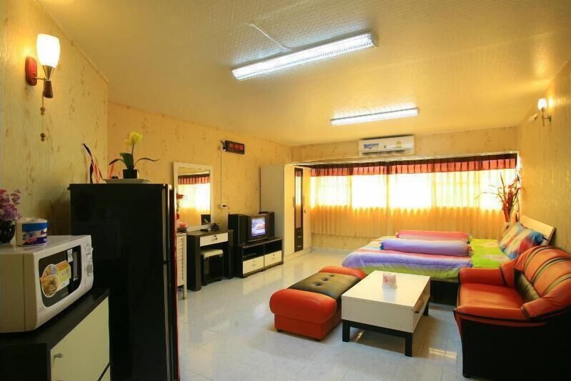 Varios Deluxe at Popular Condo