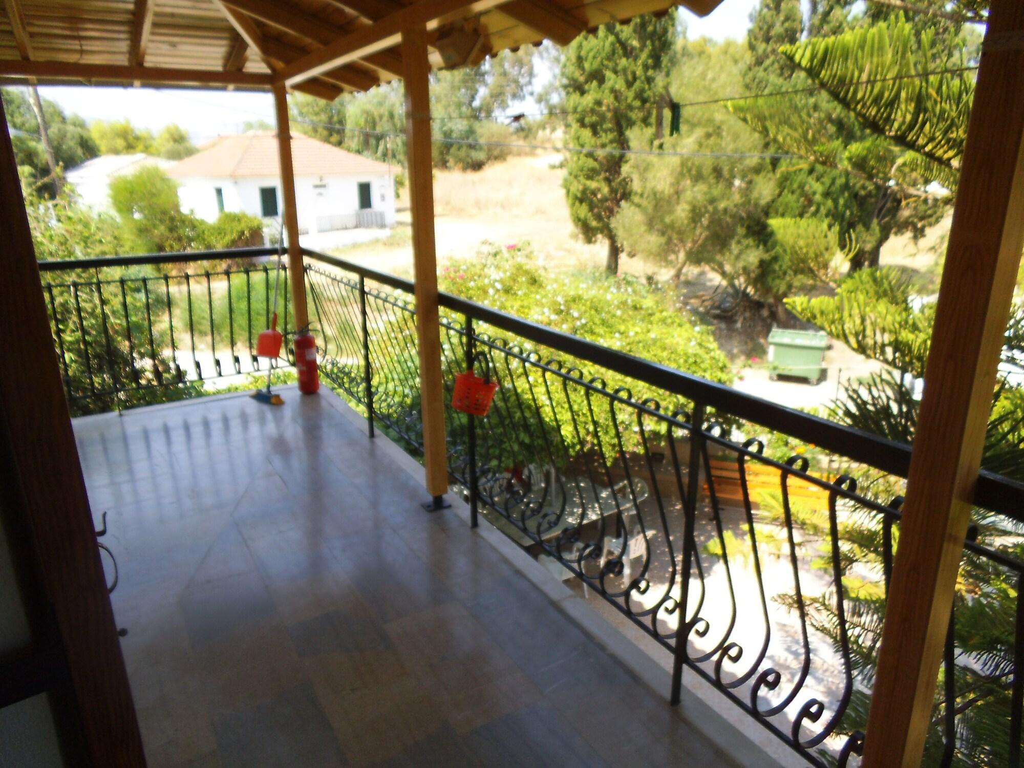 Varios Villa Xenos Studios & Apartments