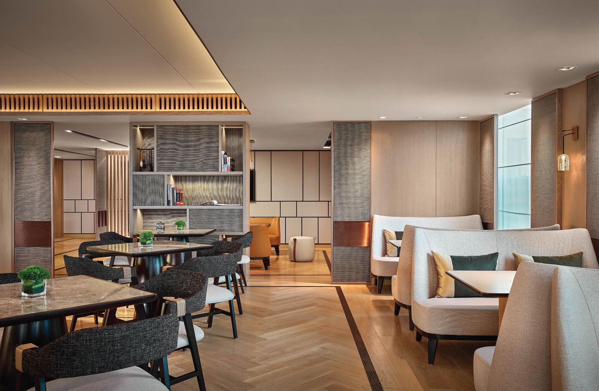 Restaurant New World Saigon Hotel