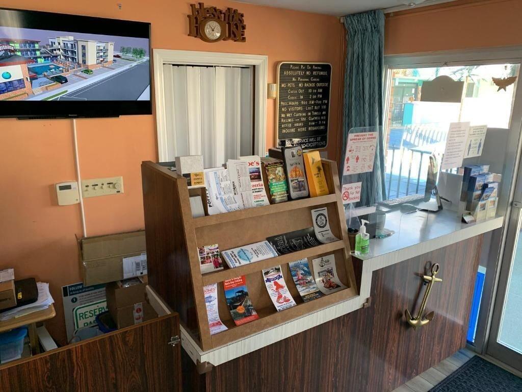 Vista Lobby Le Voyageur Motel