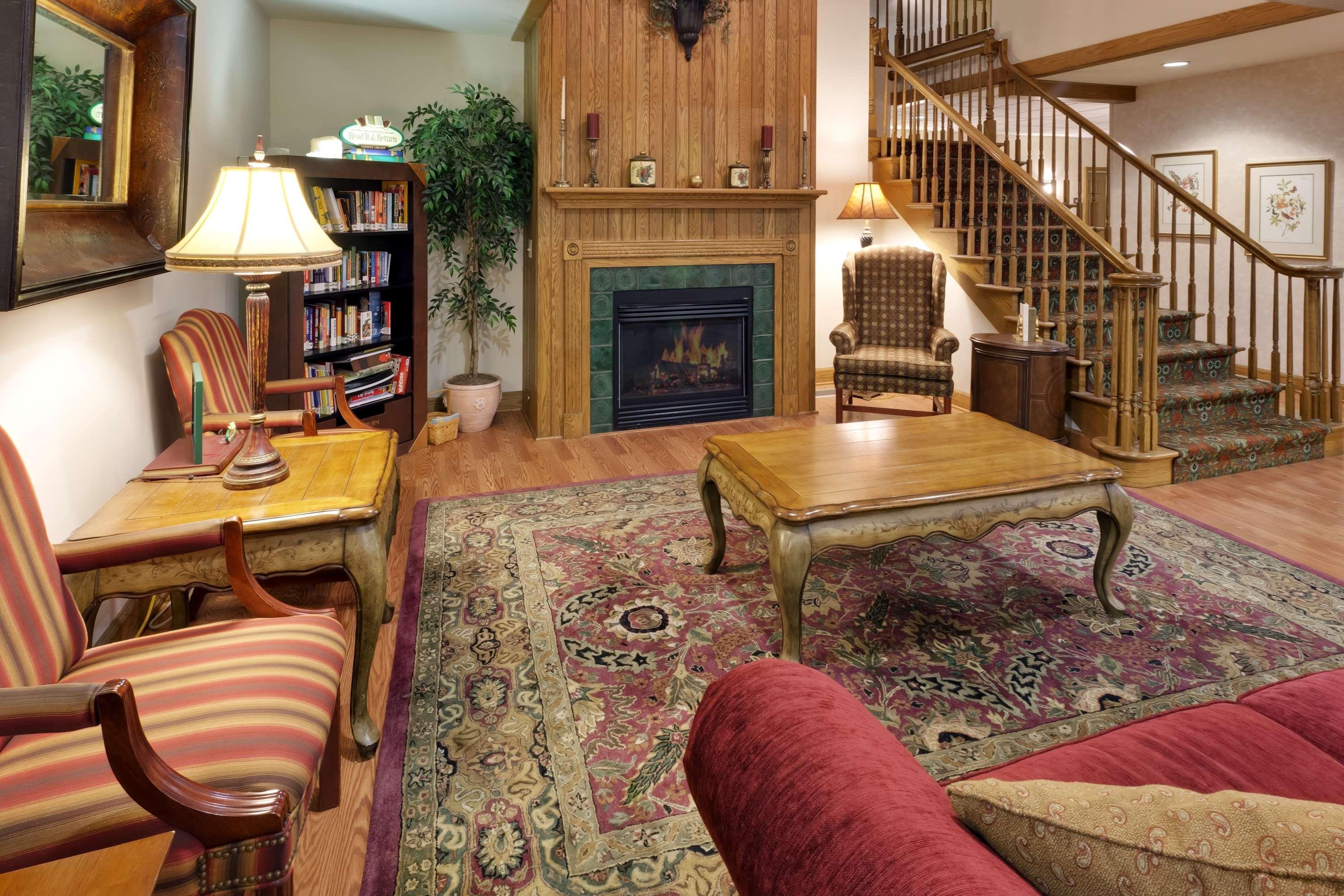 Vista Lobby Country Inn & Suites by Radisson, Mount Morris, NY