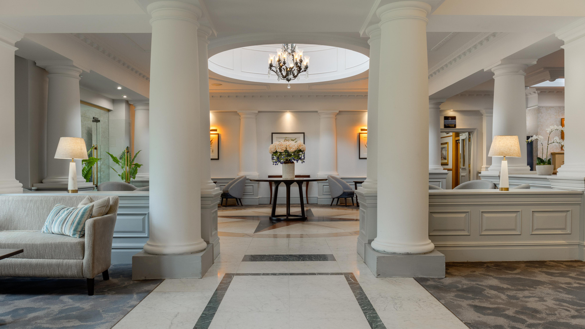 Vista Lobby Hilton Puckrup Hall Hotel & Golf Club, Tewkesbury