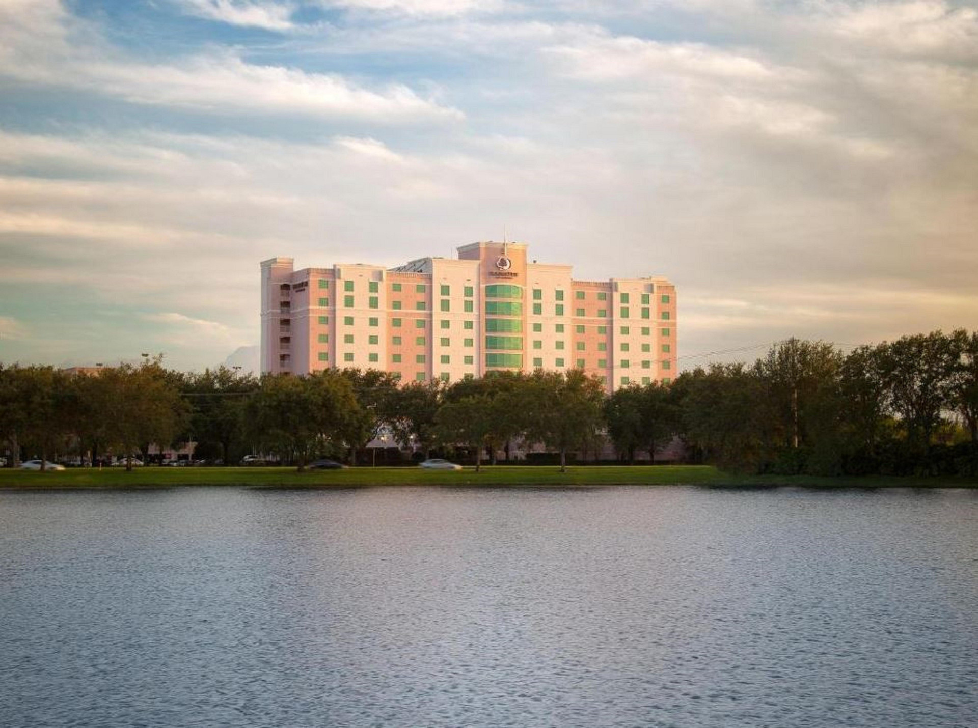 Vista Exterior DoubleTree by Hilton Sunrise - Sawgrass Mills