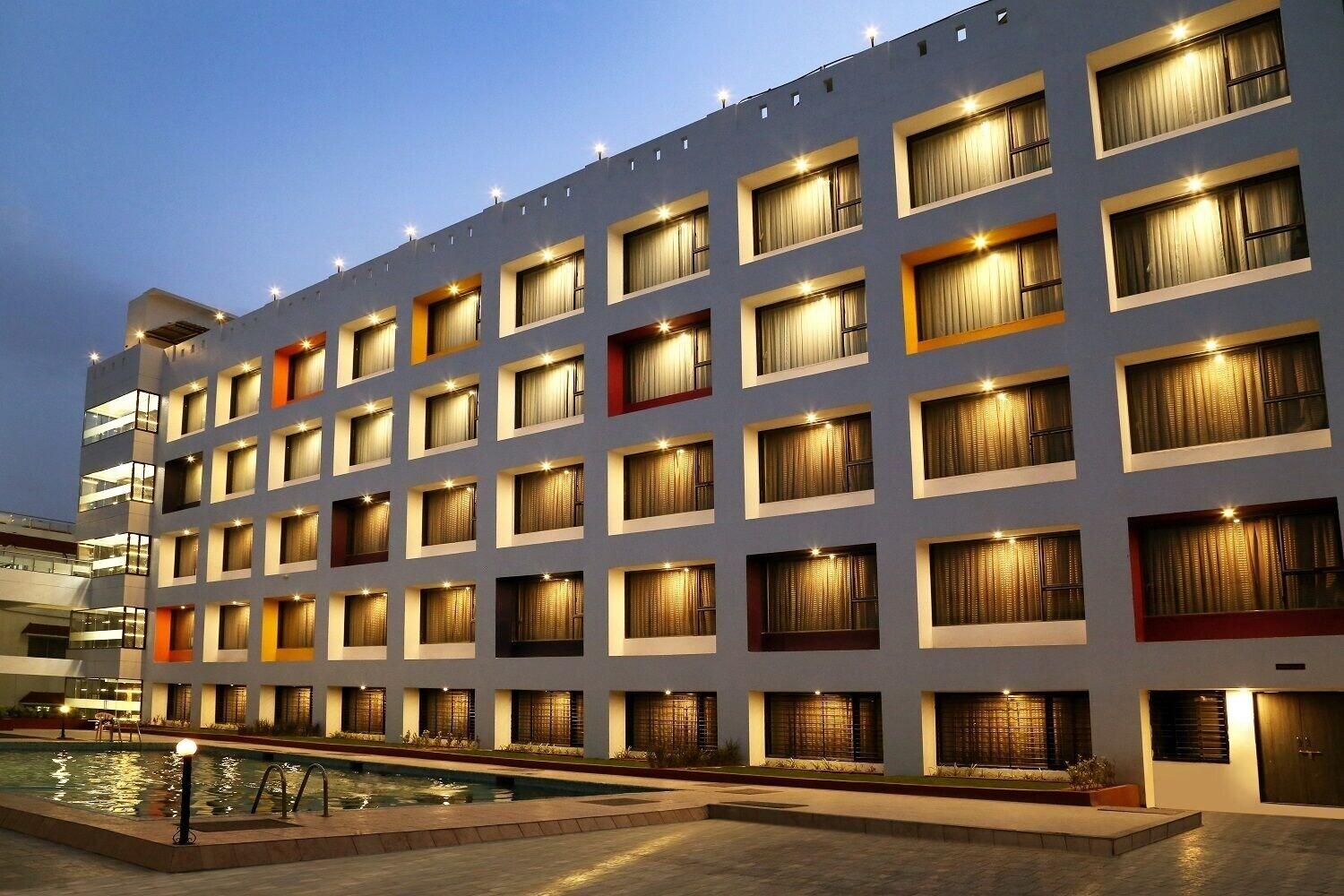 Vista Exterior Hotel Atithi