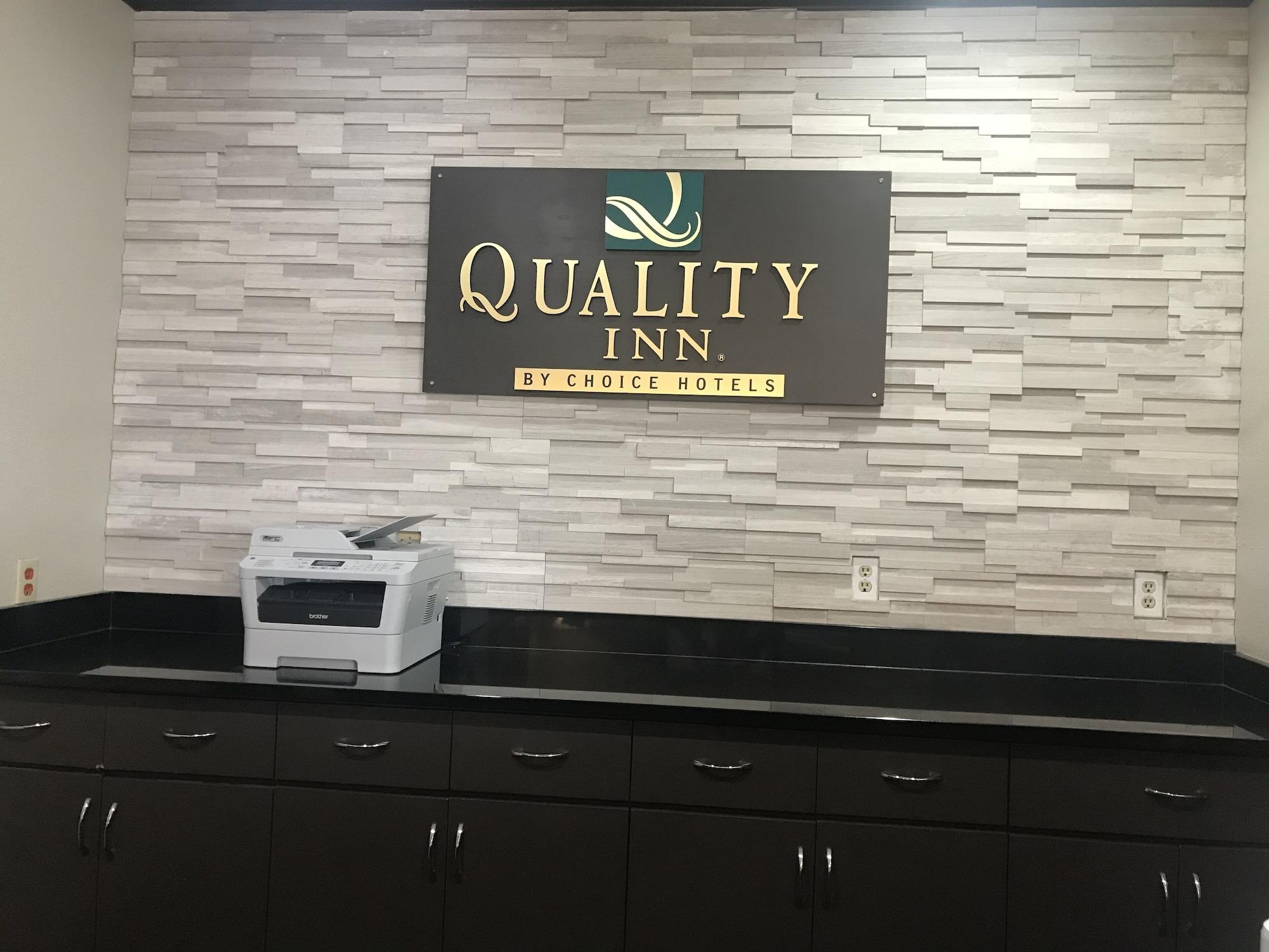 Varios Quality Inn near I-72 and Hwy 51