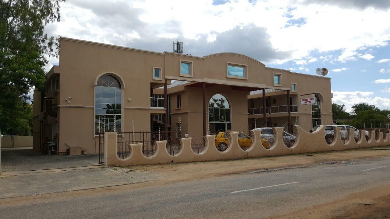 Varios Minestone Hotel