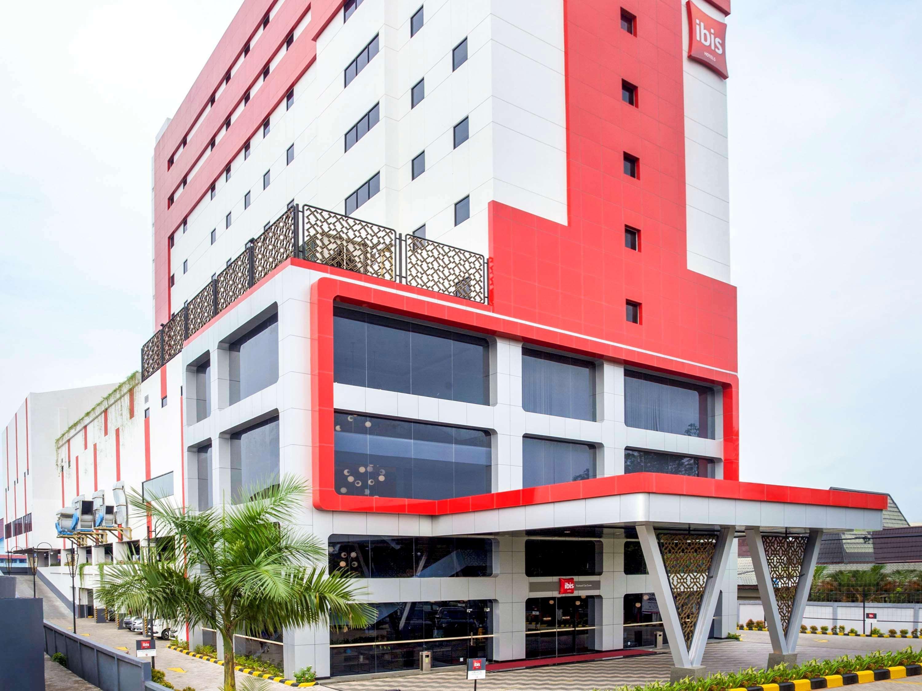 Vista Exterior ibis Pontianak City Center