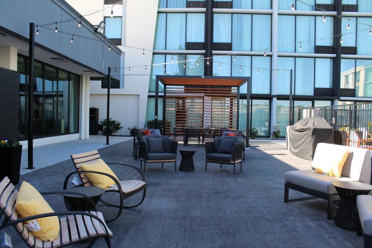 Varios Holiday Inn Dallas Market Ctr Love Field