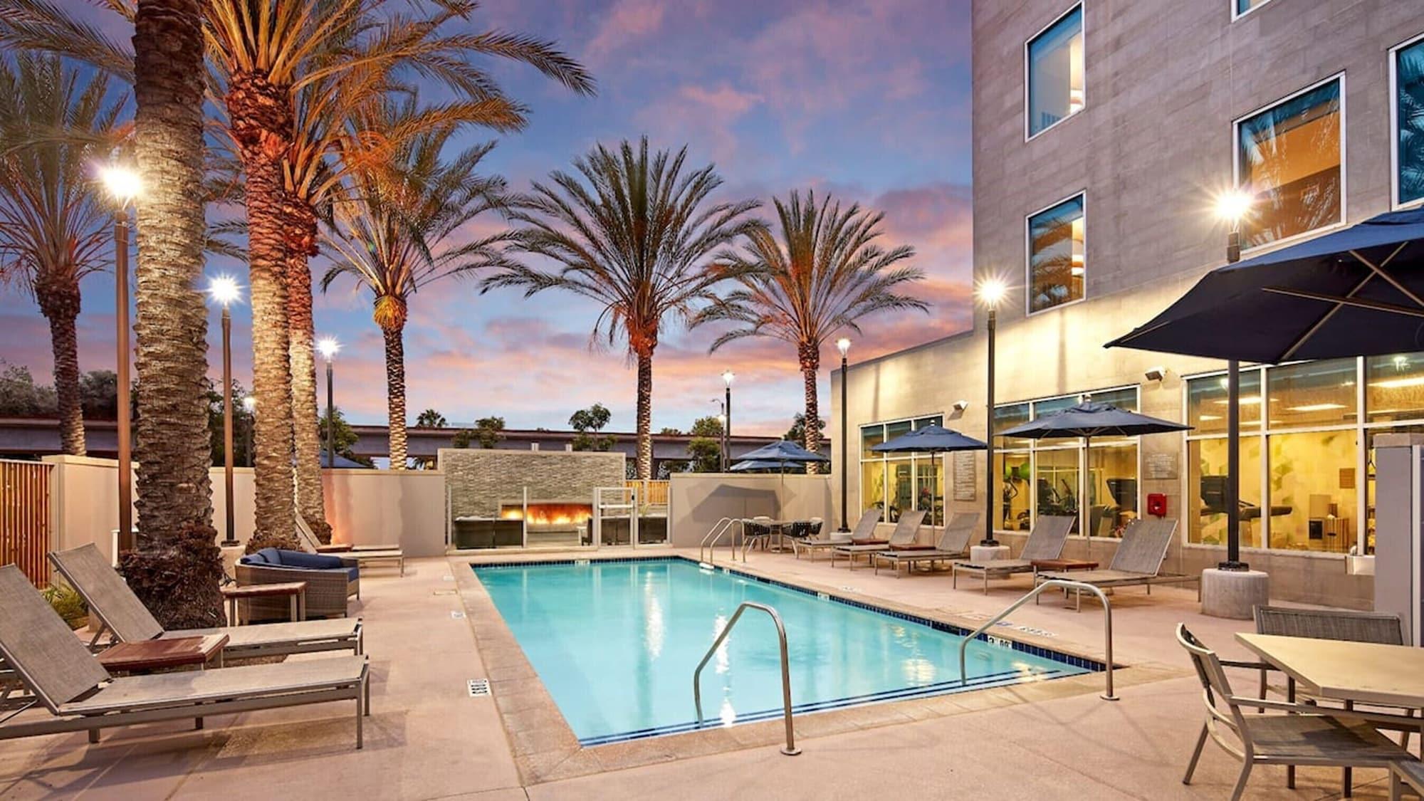 Vista Piscina AC Hotel by Marriott Los Angeles South Bay