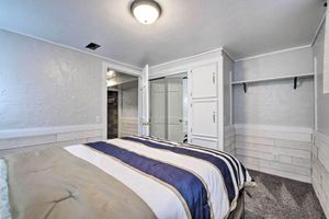 Alquiler Vacacional - Spacious Massillon Log Cabin w/ Fire Pit!