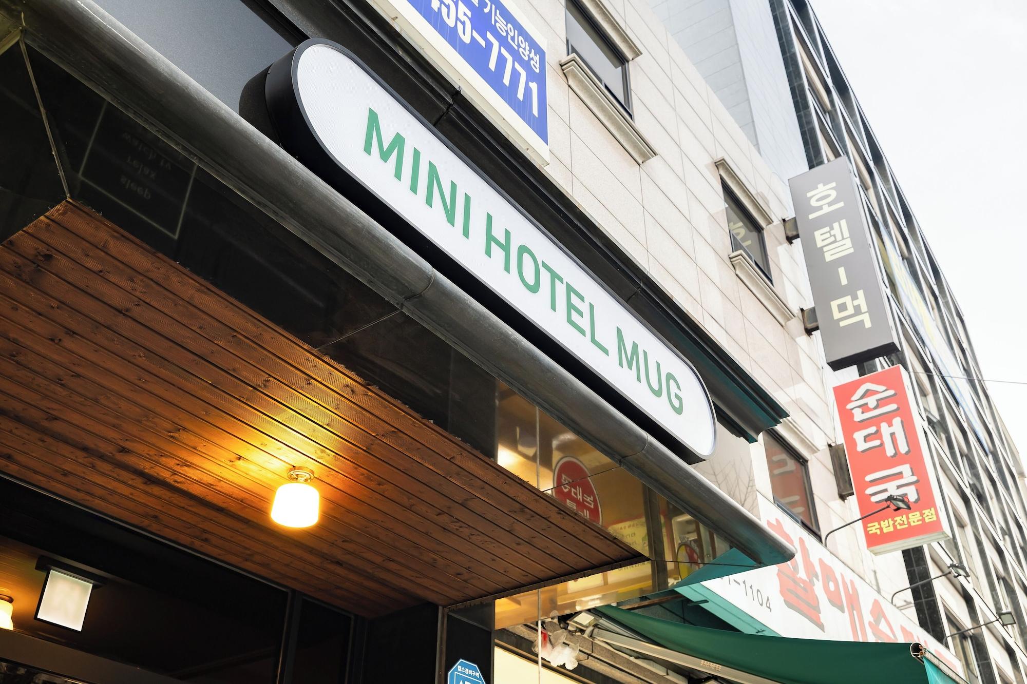 Vista Exterior Mini Hotel Mug