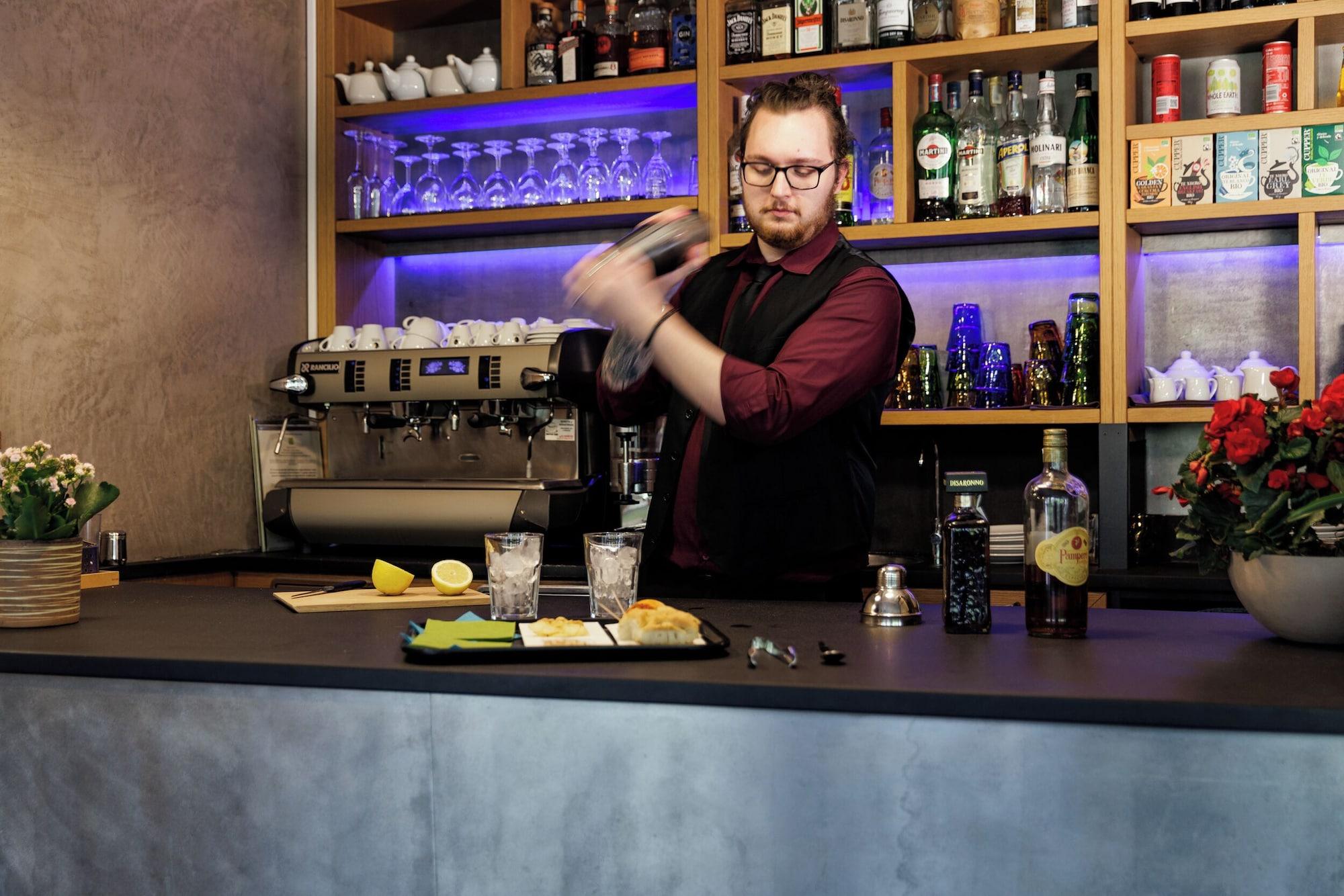Bar/Salón Biocity