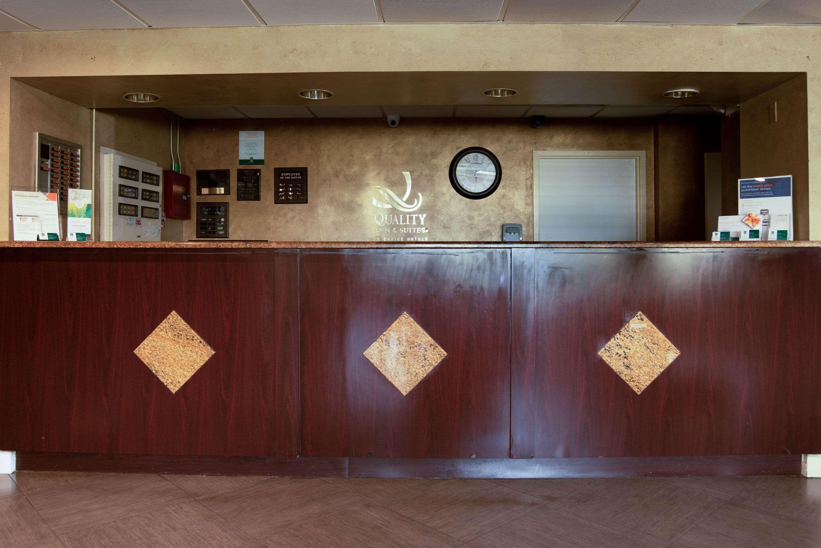 Vista Lobby SureStay Hotel by Best Western St. Pete Clearwater