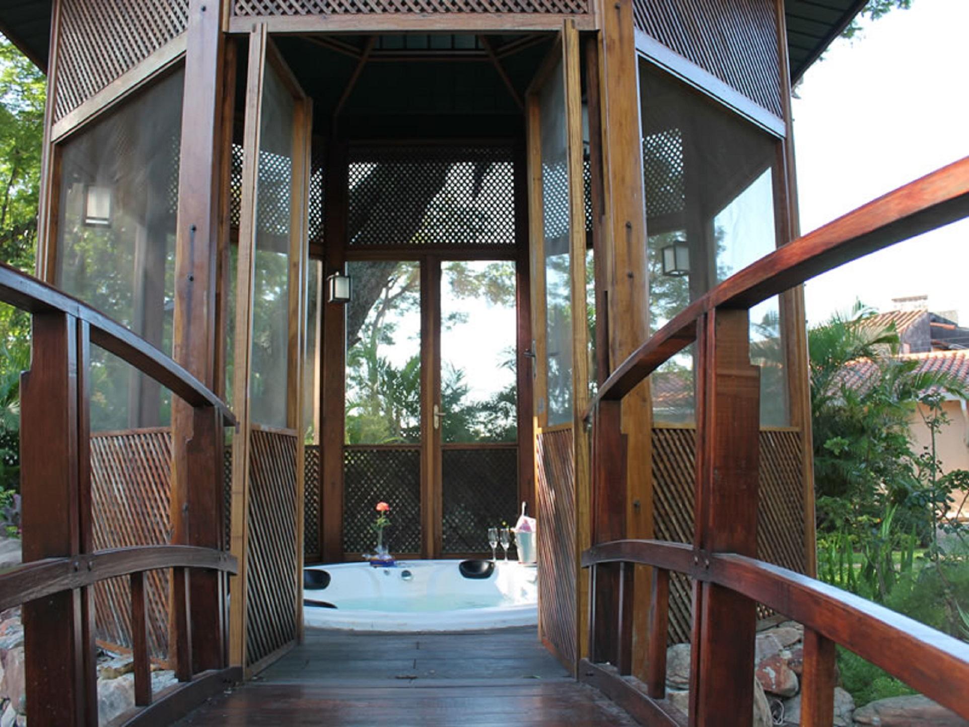 Vista Piscina Le Moustier Suites