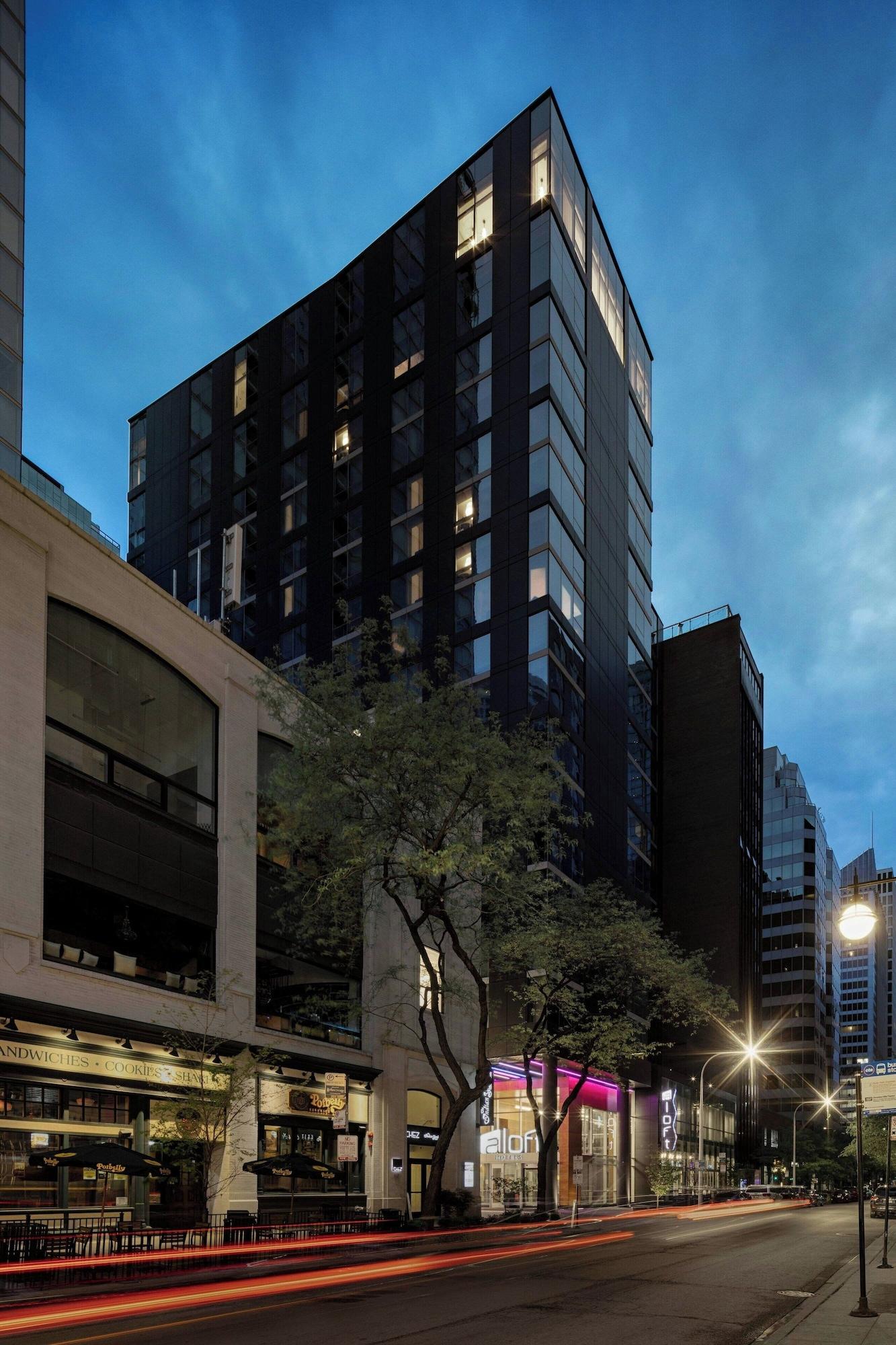 Vista Exterior Aloft Chicago Mag Mile