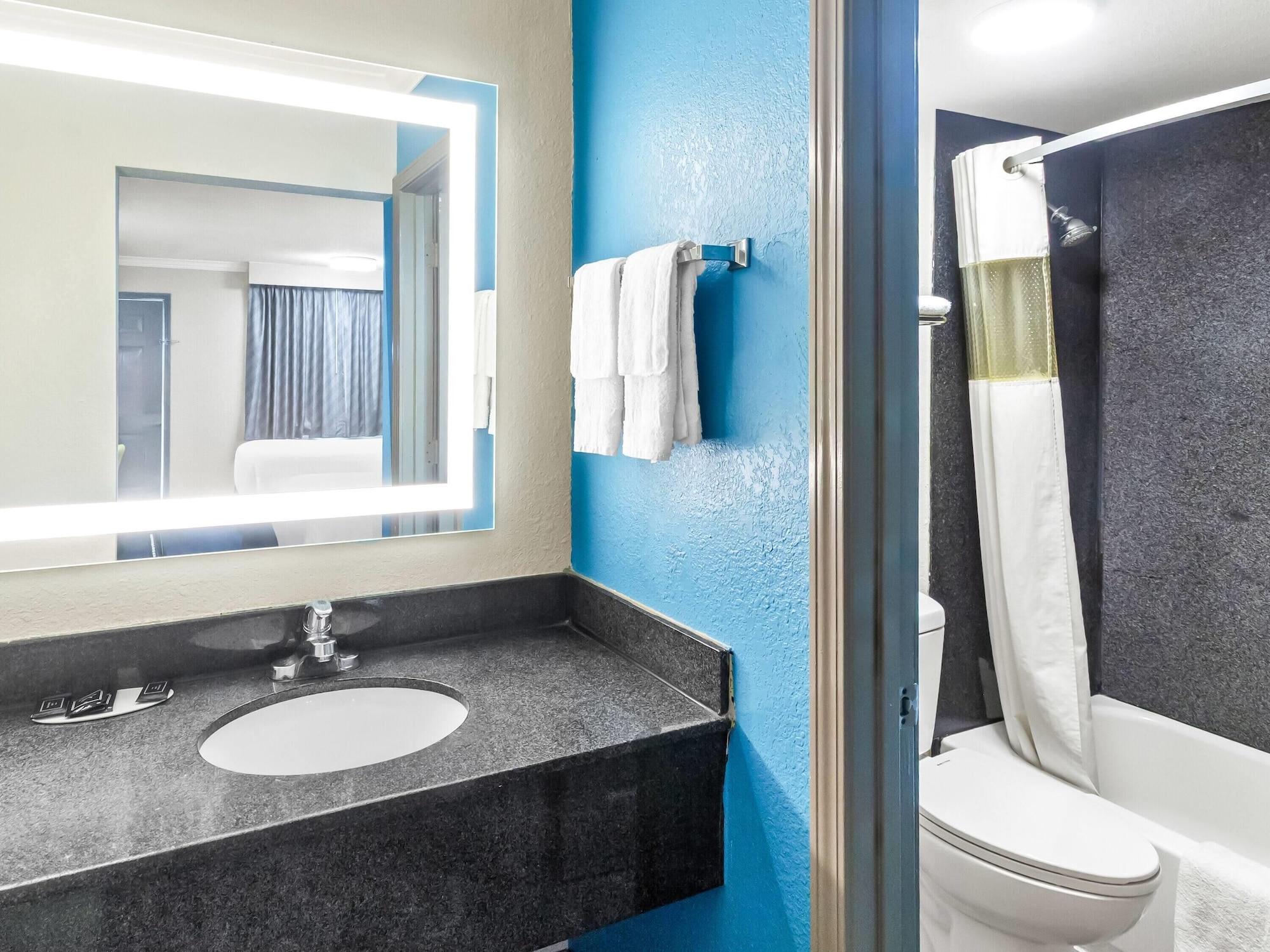 Equipamiento de Habitación Days Inn by Wyndham Houston East