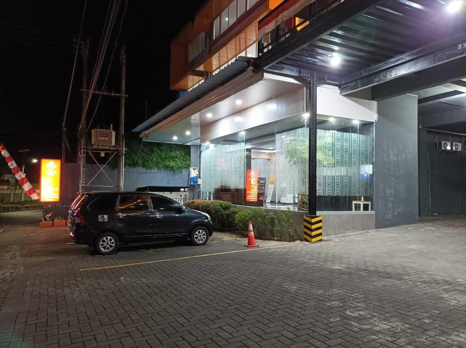 Vista Exterior Mel's Inn Manado