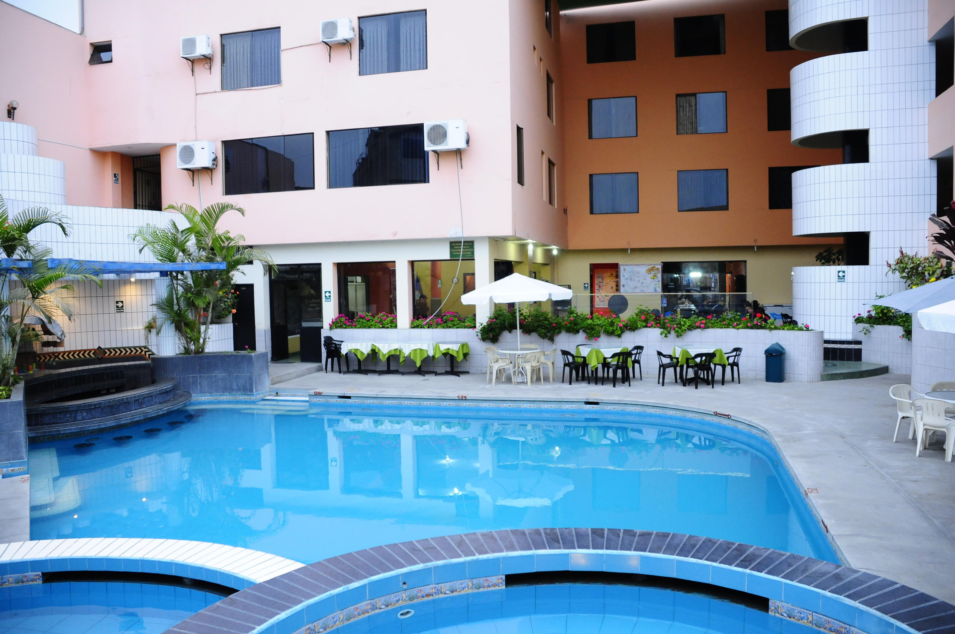 Vista Piscina Hotel Centenario