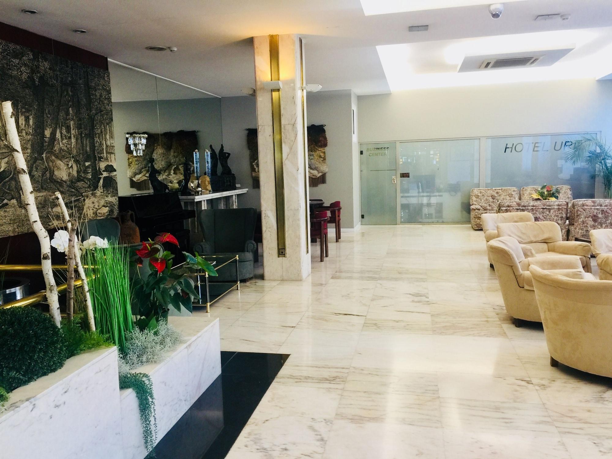 Vista Lobby Hotel Urpi