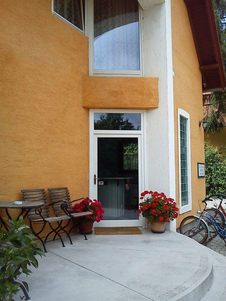 Vista Exterior Hotel Panzió 100