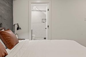Renta temporal - SLEEP 8 In 2 New Townhouses in the BEST walking location in Old Philadelphia!