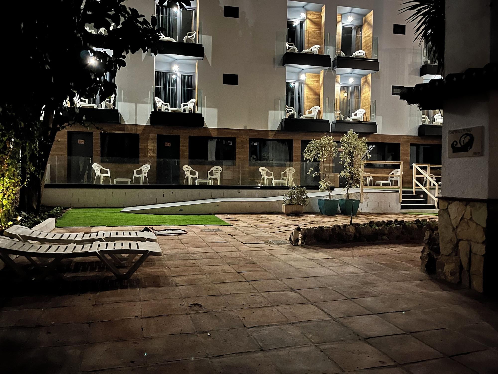Varios New "Villa Albero" Boutique