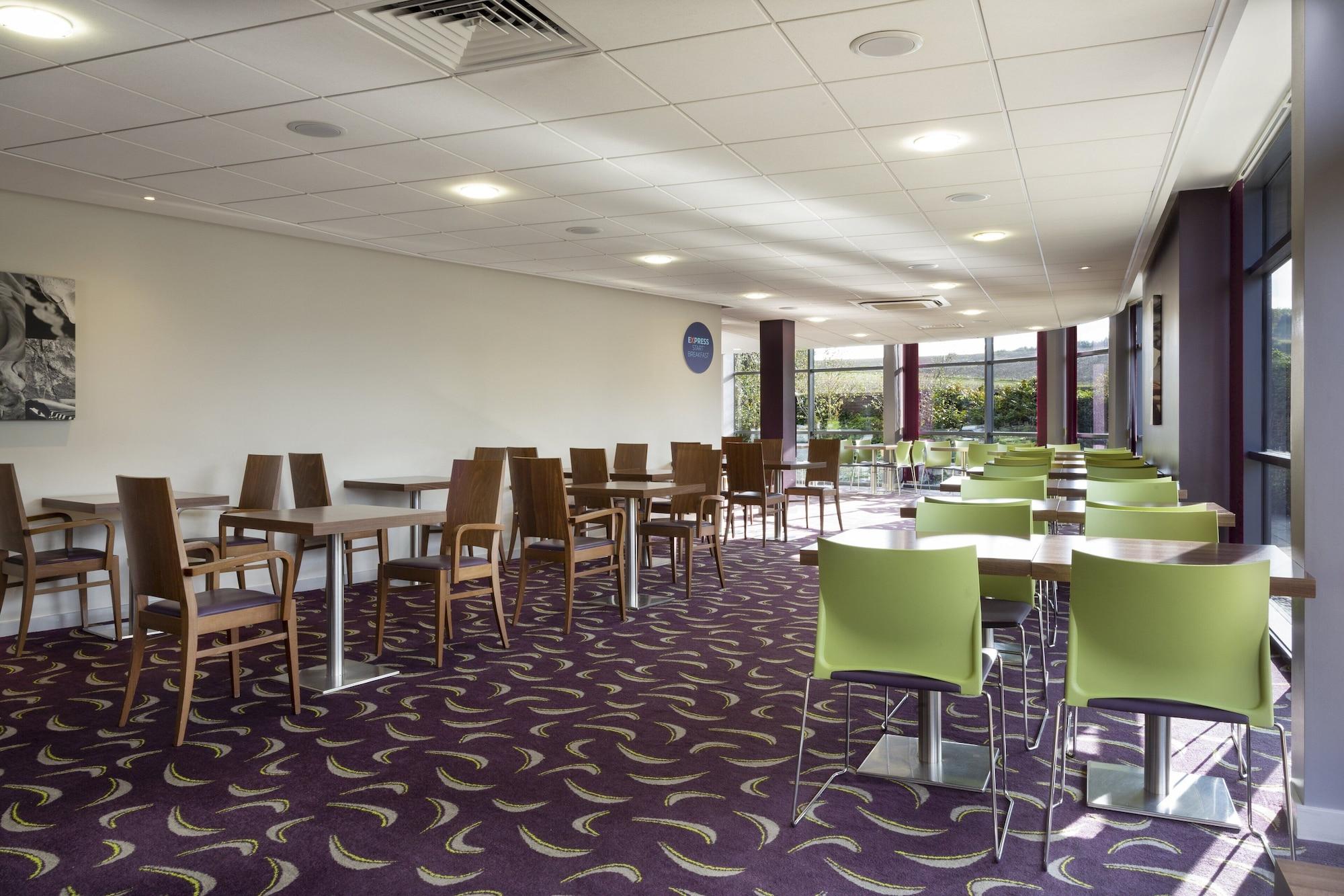 Restaurant Holiday Inn Express Dunstable by IHG
